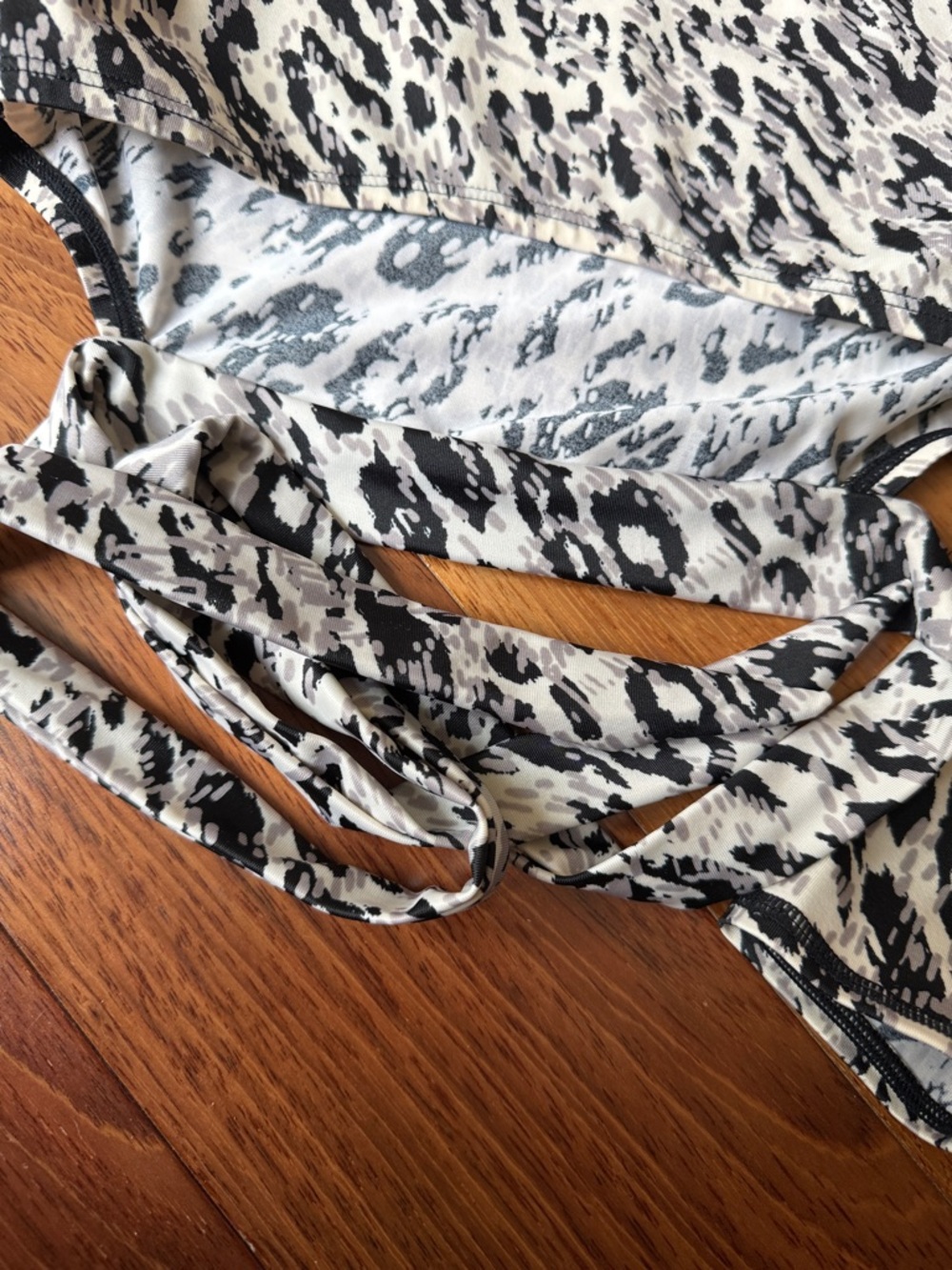 Long Sleeve Leopard Print Spandex Crop Top - Picture 6 of 6